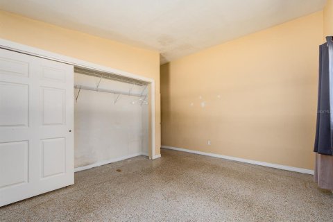 House in Largo, Florida 4 bedrooms, 209.03 sq.m. № 2390977 - photo 16
