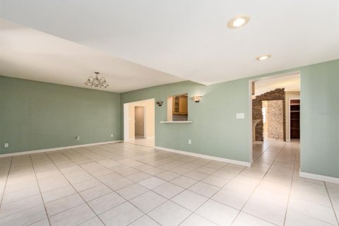 House in Largo, Florida 4 bedrooms, 209.03 sq.m. № 2390977 - photo 13