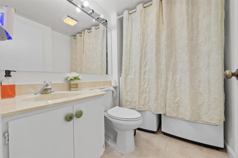 Townhouse in West Palm Beach, Florida 2 bedrooms, 114.83 sq.m. № 2191655 - photo 11