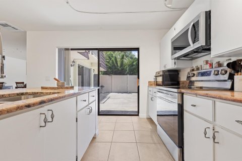 Townhouse in West Palm Beach, Florida 2 bedrooms, 114.83 sq.m. № 2191655 - photo 3