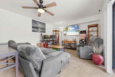 Townhouse in West Palm Beach, Florida 2 bedrooms, 114.83 sq.m. № 2191655 - photo 8