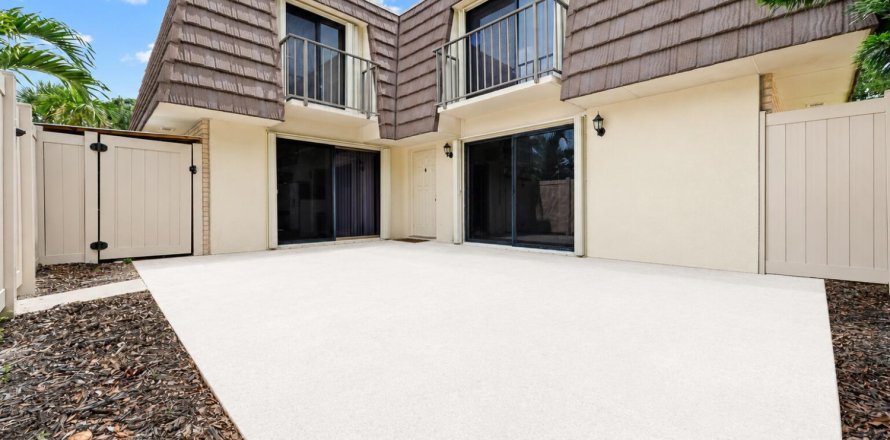 Townhouse in West Palm Beach, Florida 2 bedrooms, 114.83 sq.m. № 2191655