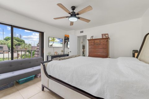 Townhouse in West Palm Beach, Florida 2 bedrooms, 114.83 sq.m. № 2191655 - photo 13