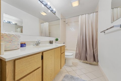 Townhouse in West Palm Beach, Florida 2 bedrooms, 114.83 sq.m. № 2191655 - photo 17