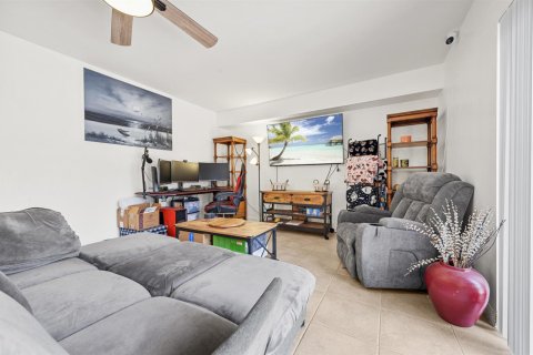 Townhouse in West Palm Beach, Florida 2 bedrooms, 114.83 sq.m. № 2191655 - photo 9