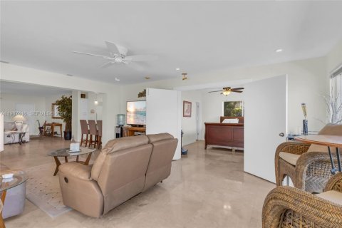 Villa ou maison à vendre à North Miami, Floride: 3 chambres, 173.82 m2 № 2047789 - photo 17