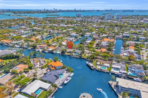 Villa ou maison à vendre à North Miami, Floride: 3 chambres, 173.82 m2 № 2047789 - photo 10