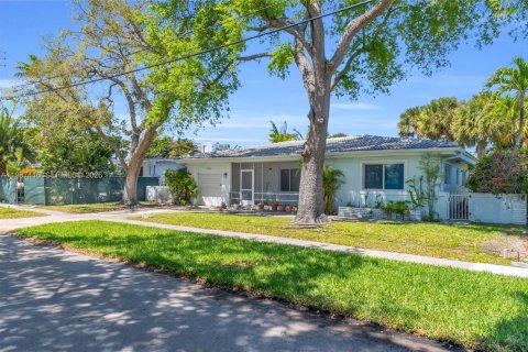 Villa ou maison à vendre à North Miami, Floride: 3 chambres, 173.82 m2 № 2047789 - photo 4