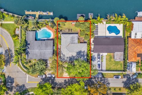 Villa ou maison à vendre à North Miami, Floride: 3 chambres, 173.82 m2 № 2047789 - photo 30