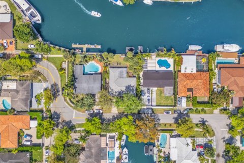 Villa ou maison à vendre à North Miami, Floride: 3 chambres, 173.82 m2 № 2047789 - photo 9