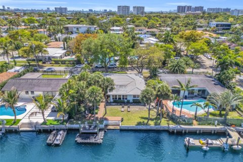 Villa ou maison à vendre à North Miami, Floride: 3 chambres, 173.82 m2 № 2047789 - photo 5