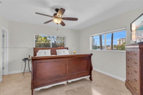 Villa ou maison à vendre à North Miami, Floride: 3 chambres, 173.82 m2 № 2047789 - photo 18