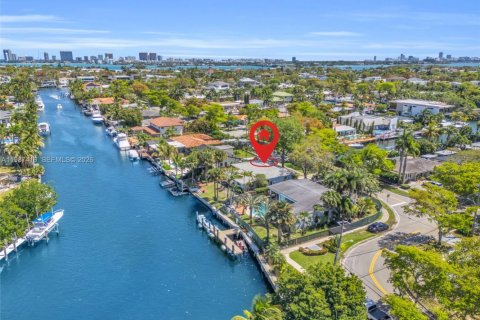 Villa ou maison à North Miami, Floride 3 chambres, 173.82 m2 № 2047789