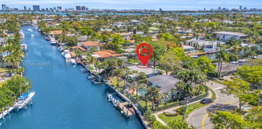 Villa ou maison à North Miami, Floride 3 chambres, 173.82 m2 № 2047789