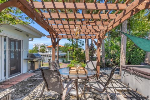 Villa ou maison à vendre à North Miami, Floride: 3 chambres, 173.82 m2 № 2047789 - photo 25