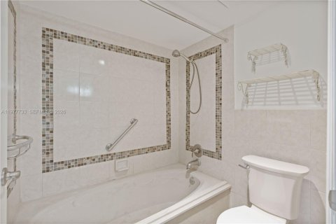 Condominio en venta en North Palm Beach, Florida, 2 dormitorios, 127.18 m2 № 2042599 - foto 25