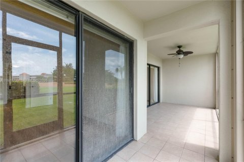 Condominio en venta en North Palm Beach, Florida, 2 dormitorios, 127.18 m2 № 2042599 - foto 13