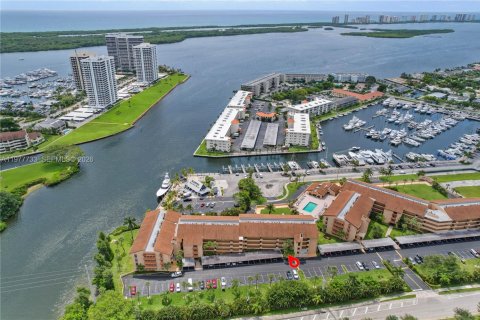 Condominio en North Palm Beach, Florida, 2 dormitorios  № 2042599