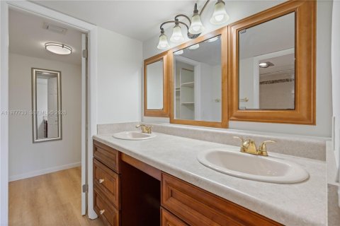 Condominio en venta en North Palm Beach, Florida, 2 dormitorios, 127.18 m2 № 2042599 - foto 24