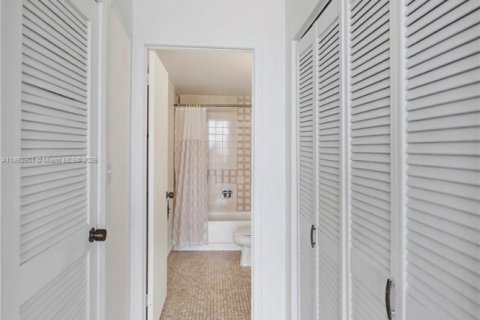 Condominio en venta en Hallandale Beach, Florida, 1 dormitorio, 88.26 m2 № 1891745 - foto 21