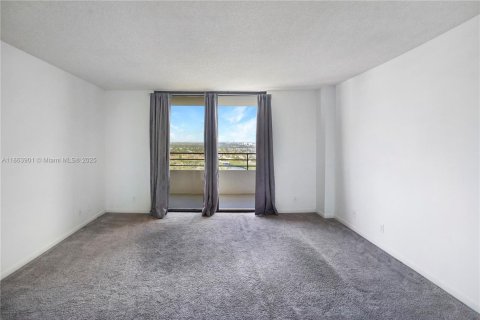Condominio en venta en Hallandale Beach, Florida, 1 dormitorio, 88.26 m2 № 1891745 - foto 11