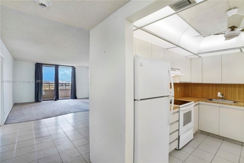 Condominio en venta en Hallandale Beach, Florida, 1 dormitorio, 88.26 m2 № 1891745 - foto 6