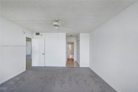 Condominio en venta en Hallandale Beach, Florida, 1 dormitorio, 88.26 m2 № 1891745 - foto 20