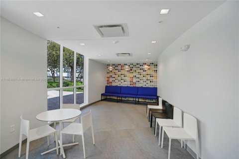 Condominio en venta en Hallandale Beach, Florida, 1 dormitorio, 88.26 m2 № 1891745 - foto 29