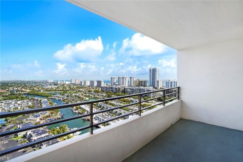 Condominio en venta en Hallandale Beach, Florida, 1 dormitorio, 88.26 m2 № 1891745 - foto 2