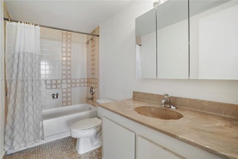 Condominio en venta en Hallandale Beach, Florida, 1 dormitorio, 88.26 m2 № 1891745 - foto 23