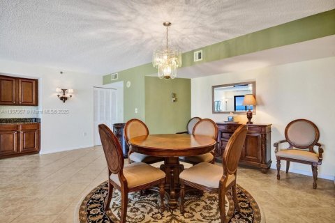 Condo in Hollywood, Florida, 2 bedrooms  № 1888407 - photo 17