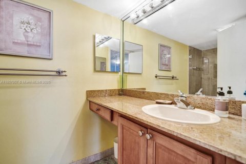 Condo in Hollywood, Florida, 2 bedrooms  № 1888407 - photo 25