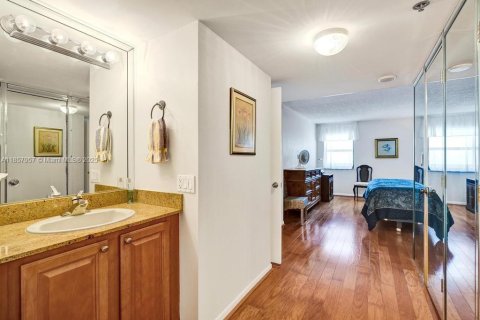 Condo in Hollywood, Florida, 2 bedrooms  № 1888407 - photo 26