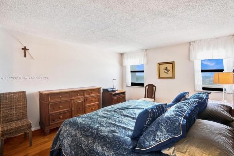 Condo in Hollywood, Florida, 2 bedrooms  № 1888407 - photo 24