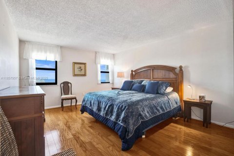 Condo in Hollywood, Florida, 2 bedrooms  № 1888407 - photo 21