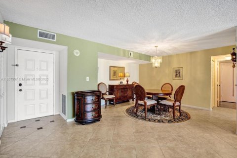 Condo in Hollywood, Florida, 2 bedrooms  № 1888407 - photo 8