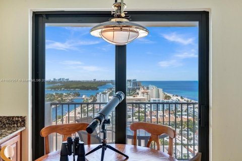 Condo in Hollywood, Florida, 2 bedrooms  № 1888407 - photo 2