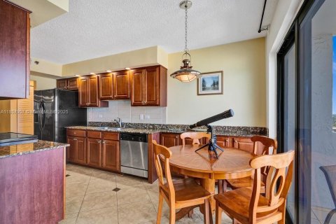 Condo in Hollywood, Florida, 2 bedrooms  № 1888407 - photo 18