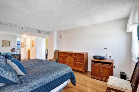 Condo in Hollywood, Florida, 2 bedrooms  № 1888407 - photo 23