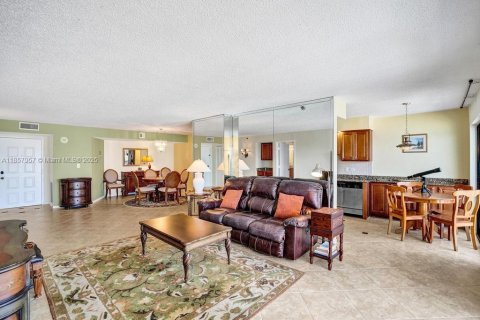 Condo in Hollywood, Florida, 2 bedrooms  № 1888407 - photo 14