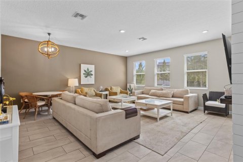 Casa en venta en Kissimmee, Florida, 6 dormitorios, 349.31 m2 № 1916046 - foto 3