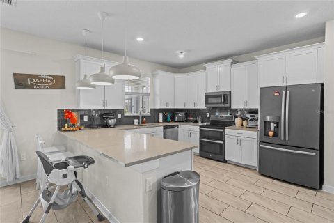 Casa en venta en Kissimmee, Florida, 6 dormitorios, 349.31 m2 № 1916046 - foto 17