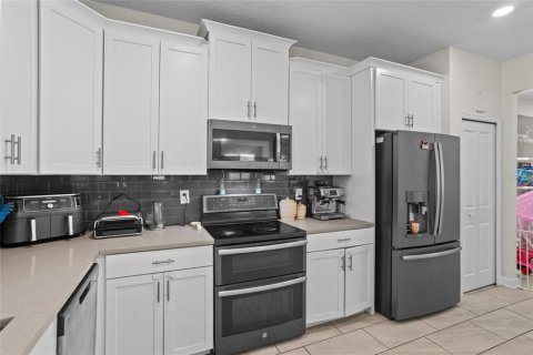 Casa en venta en Kissimmee, Florida, 6 dormitorios, 349.31 m2 № 1916046 - foto 19
