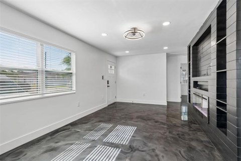 Casa en venta en Saint Petersburg, Florida, 4 dormitorios, 183.76 m2 № 2220792 - foto 17