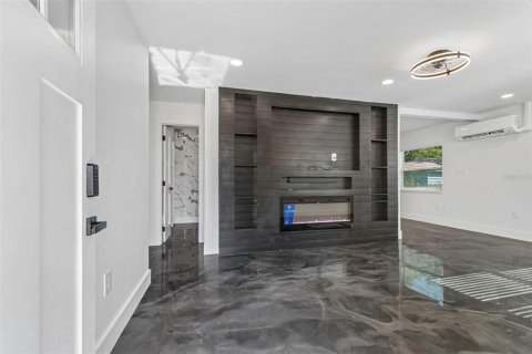 Casa en venta en Saint Petersburg, Florida, 4 dormitorios, 183.76 m2 № 2220792 - foto 2