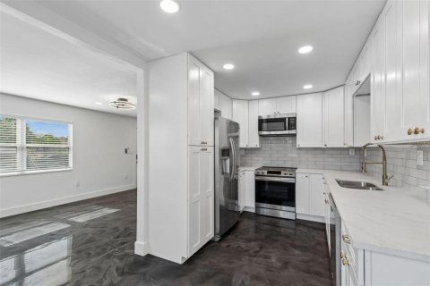 Casa en venta en Saint Petersburg, Florida, 4 dormitorios, 183.76 m2 № 2220792 - foto 11