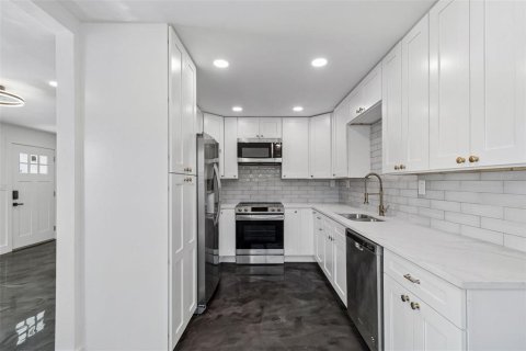 Casa en venta en Saint Petersburg, Florida, 4 dormitorios, 183.76 m2 № 2220792 - foto 10