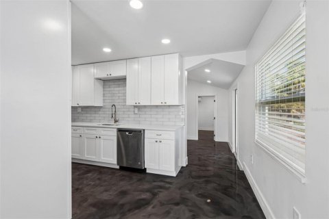 Casa en venta en Saint Petersburg, Florida, 4 dormitorios, 183.76 m2 № 2220792 - foto 13
