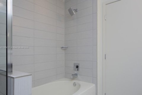 Снять в аренду кондоминиум в Майами, Флорида 2 спальни, 128.58м2, № 1950784 - фото 11