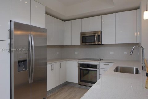 Снять в аренду кондоминиум в Майами, Флорида 2 спальни, 128.58м2, № 1950784 - фото 1